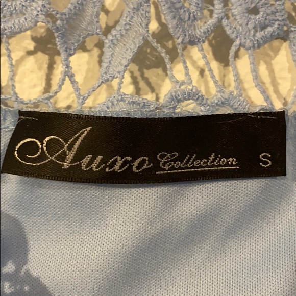 Lace quarter sleeve baby blue dress - Picture 2 of 2
